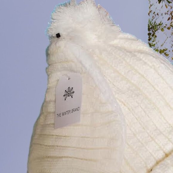 WHITE WINTER CAP WITH FACEMASK NIP - Picture 2 of 4